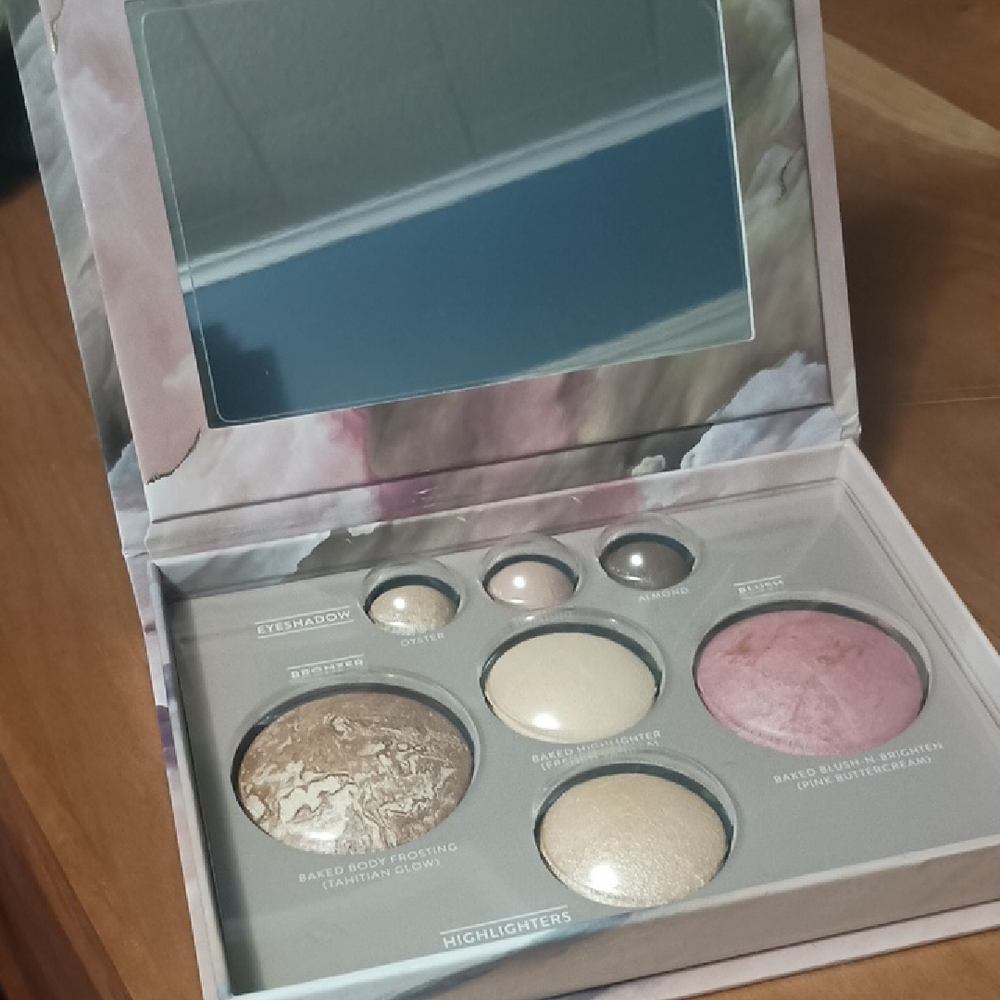 Laura Geller Brown and Cream Eyeshadow Palette